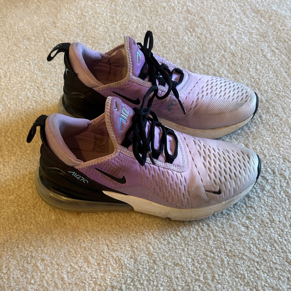 Nike 270s Women's Sneakers in Lavender, Black and White